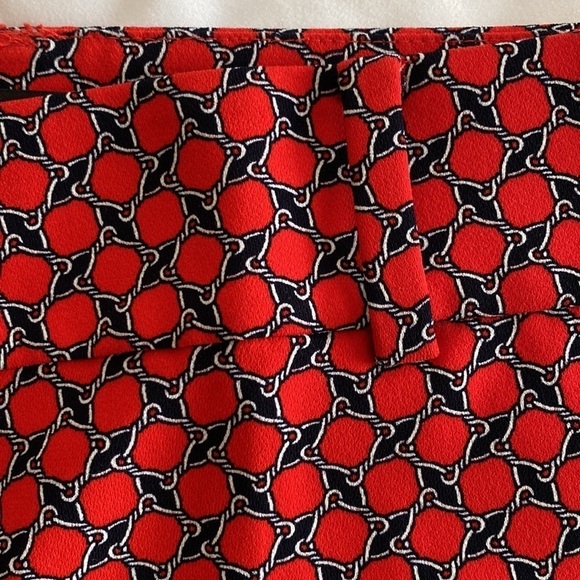 Ann Taylor dress shorts in geometric red print with blue border trim size 4 - Picture 10 of 10